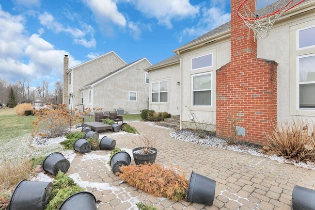 Building Photo - 3796 Village Club Dr