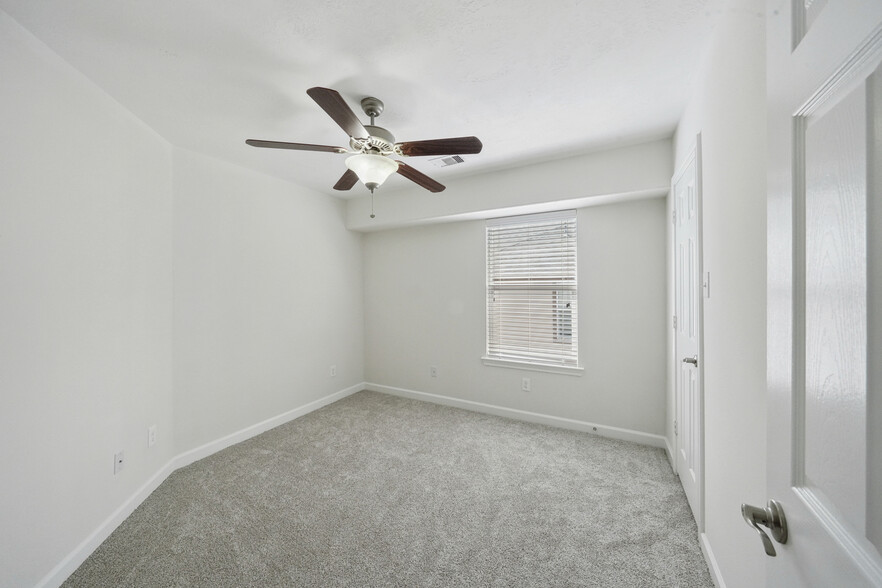 Building Photo - 10 Fairlee Ct