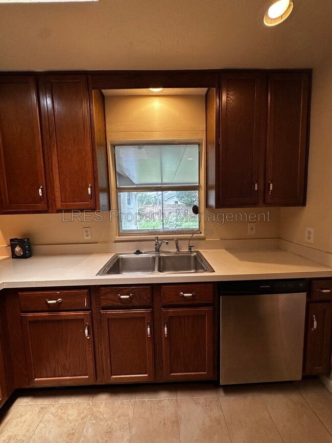 Building Photo - 2719 Merrie Oaks Rd