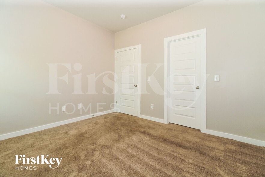 Building Photo - 305 Avalon Wy
