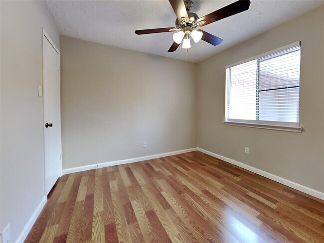 Primary Photo - 2218 Barrington Pl Dr