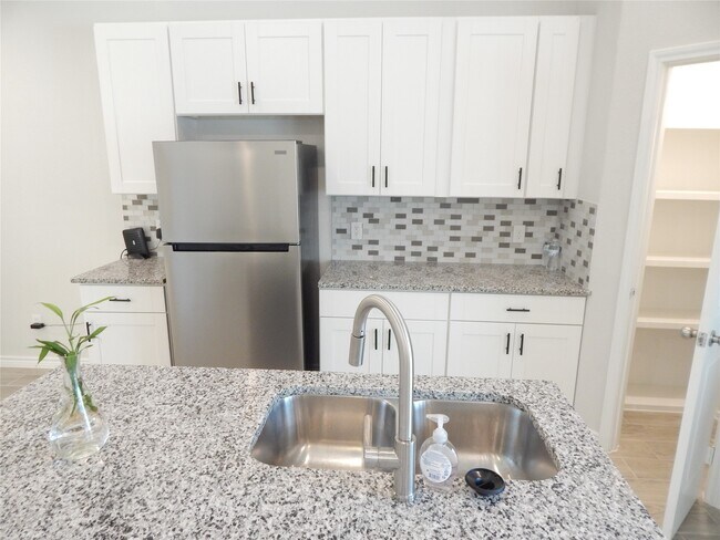 Building Photo - 230 Northlawn St