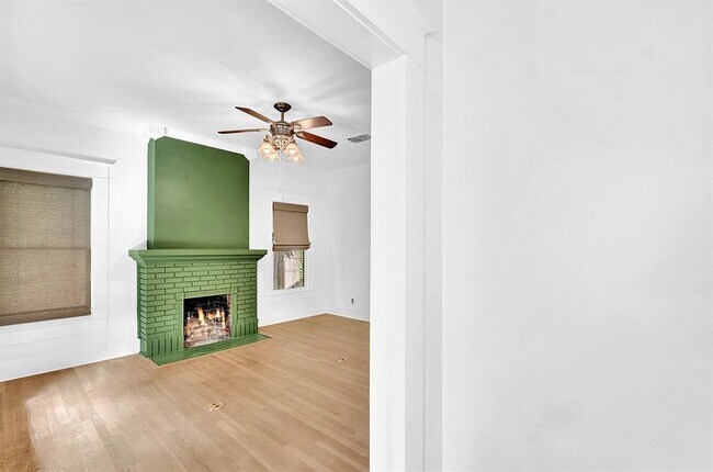 Building Photo - 608 W Hopkins St