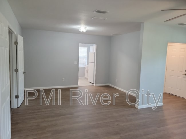 Building Photo - 1356 River Hills Cir E