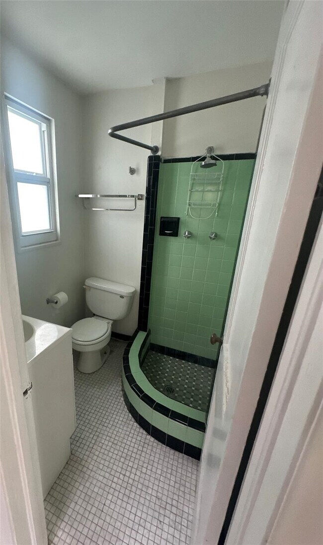 Building Photo - 1834 Fletcher St