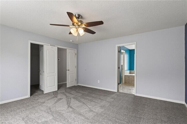Building Photo - 4823 Lake Dr