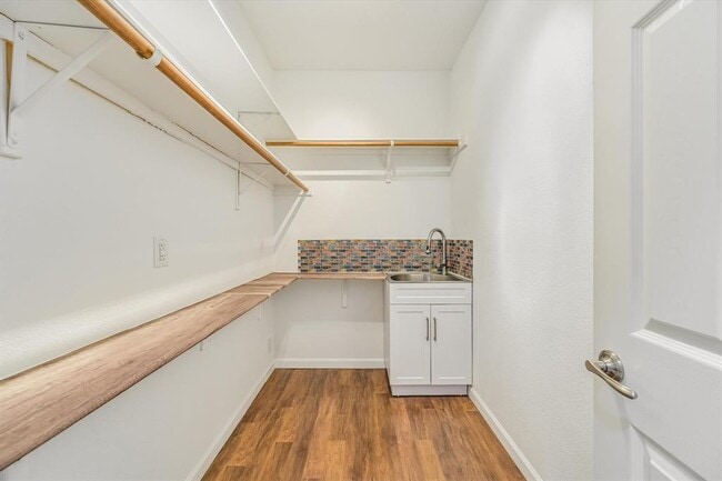 Building Photo - 622 Dartmouth Ave