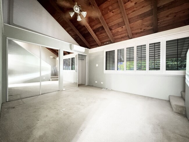 Building Photo - Pet Friendly Hawaii Kai Townhouse with A/C