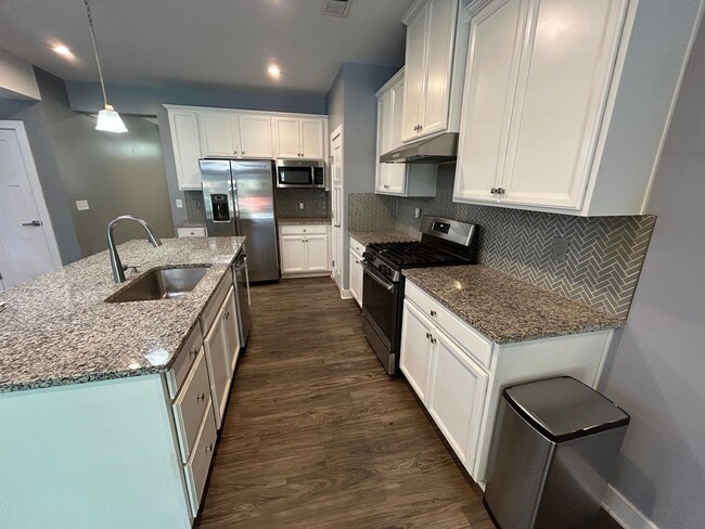 Building Photo - Home in Easley  4 Bedroom 2.5 Bath in the Stonehurst Plantation Community !!!