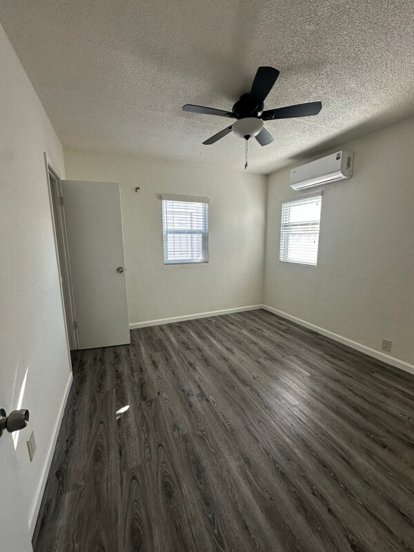 Building Photo - 241 1/2 W 89th St