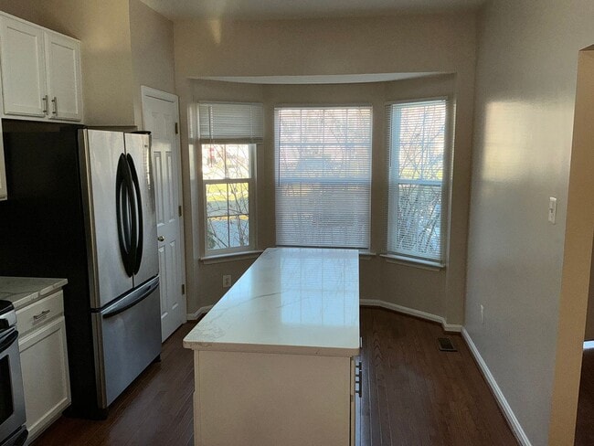 Building Photo - Very well maintained 3BR 2.5BA 3 level townhome located in the Milestone Community of Germantown