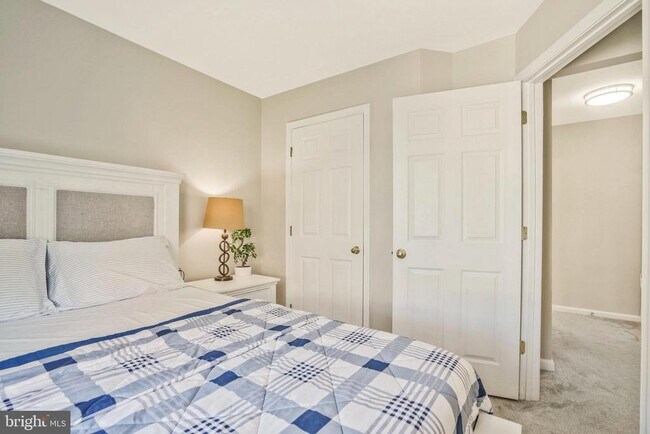 Building Photo - 2430 Garnett Dr