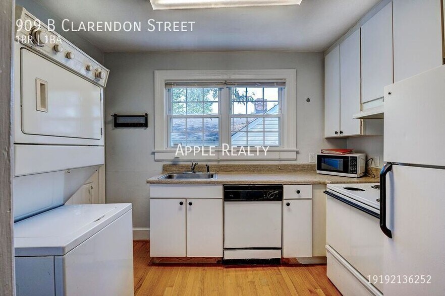 Building Photo - 909 Clarendon St