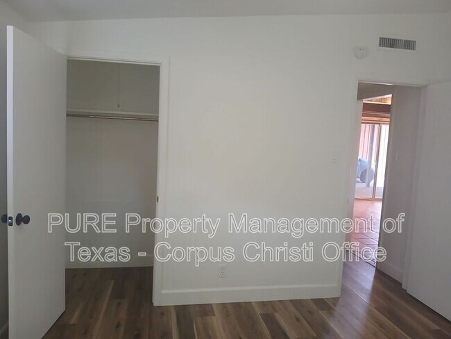 Building Photo - 730 Bradshaw Dr