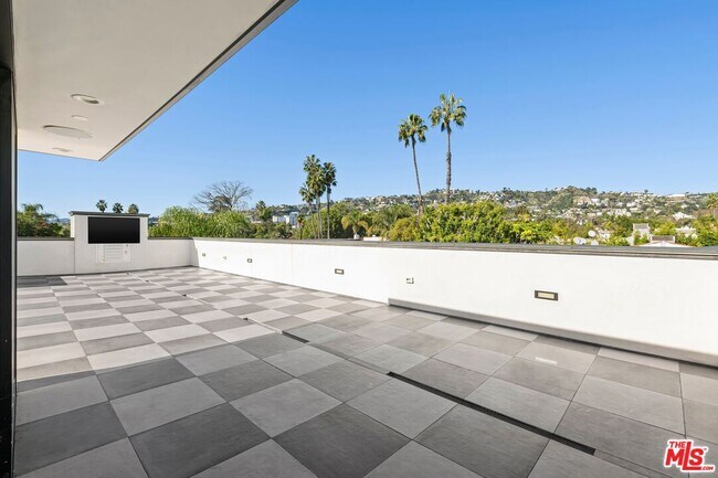 Building Photo - 853 N Kilkea Dr