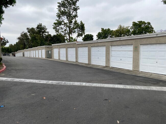 1 assigned garage !! - 8167 Vineyard Ave