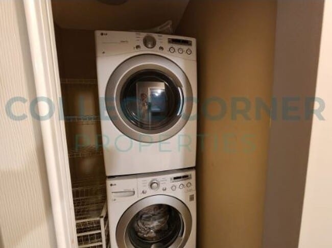 Building Photo - 639 S Poplar St