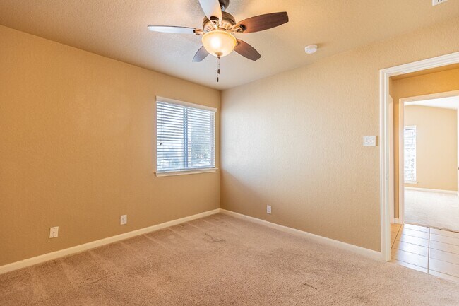 Building Photo - 259 Creekview Way