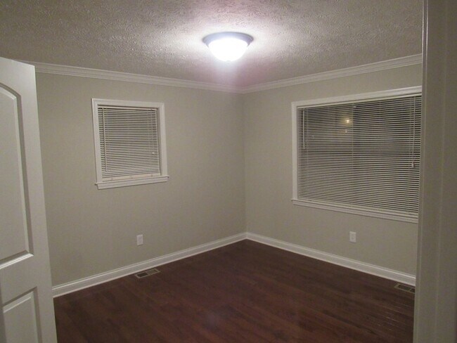 Building Photo - 4 Bedroom, 3 Bath Basement Ranch with Coun...