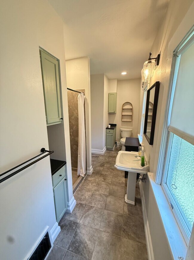 Building Photo - 3 Bed 1 Bath in Rountree