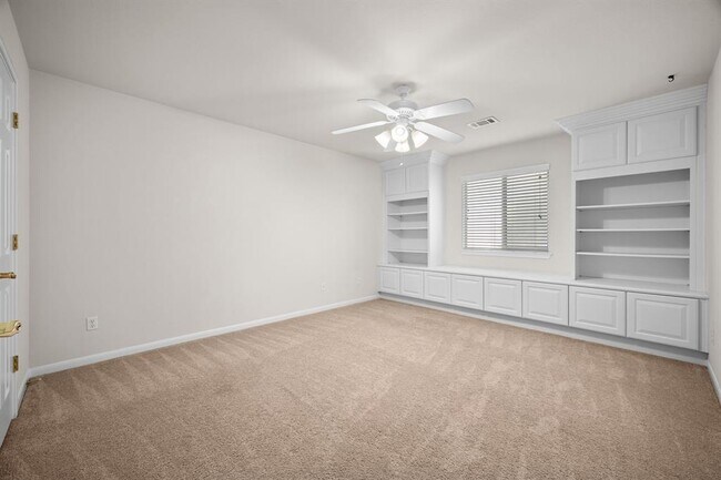 Building Photo - 6819 Chalk Hill Dr