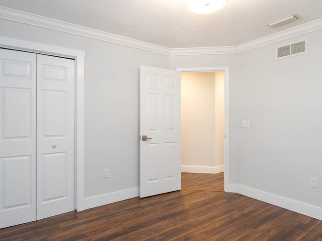 Building Photo - Country-Style Sarasota Living on a Full Acre - Pool Home with Oversized Workshop — Move-In Ready Now