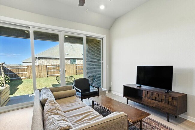 Building Photo - 2105 Suncup St