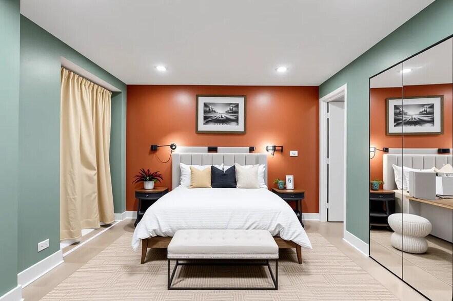 Primary Photo - 40 E Delaware Pl