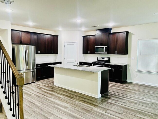 Building Photo - 4829 Dufour Dr