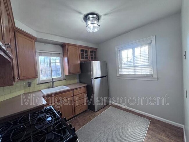 Building Photo - 2714 Glenview Ave