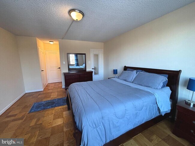 Building Photo - 5225 Pooks Hill Rd