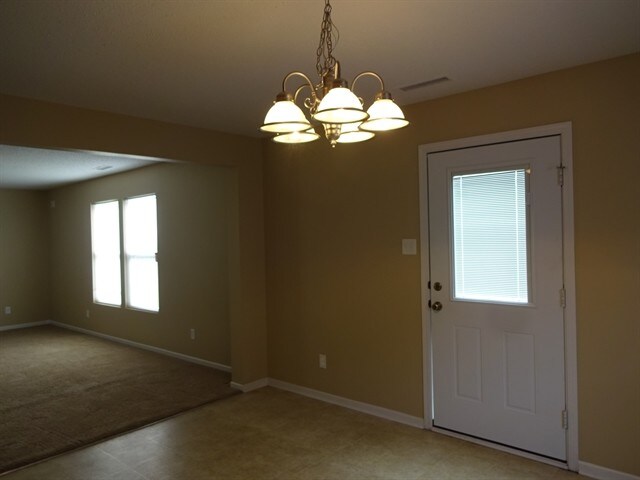 Building Photo - 489 Bourneside Dr