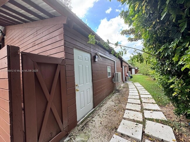 Primary Photo - 12201 SW 64th St