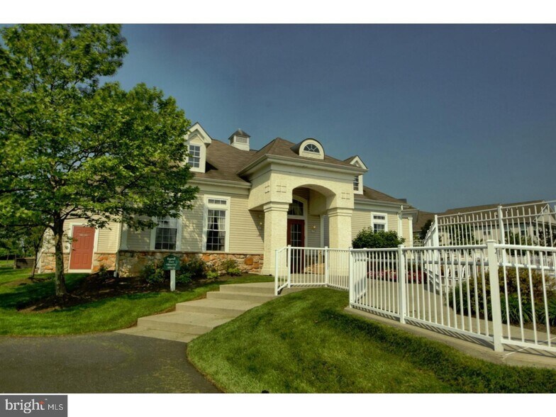 Building Photo - 25 Blake Dr