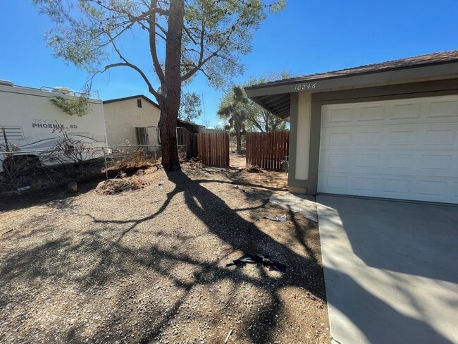 Building Photo - Hesperia-Refurbished- 3 Bedrooms, 2 Bathrooms + Den or Office, Large Property