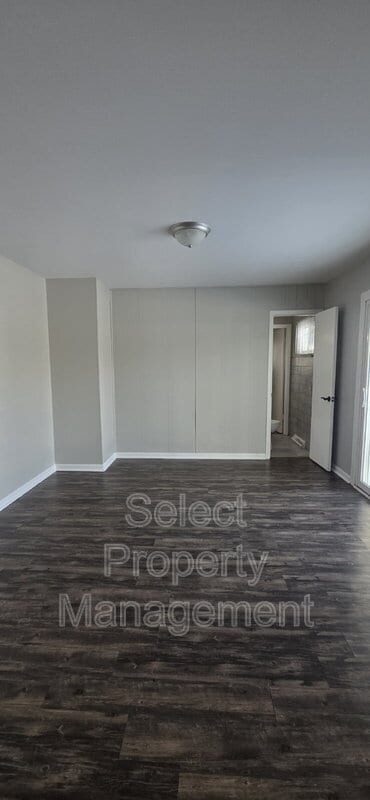 Building Photo - 2327 Deerwood Dr