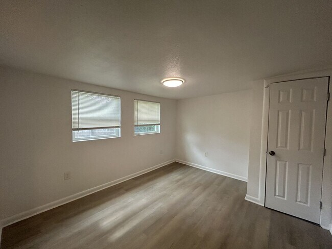 Building Photo - Charming 4 Bed, 3 Bath Home + Bonus 1 Bed/1 Bath Casita!