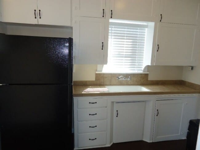 Building Photo - 2 bedroom 1 bathroom Craftsman Home locate...
