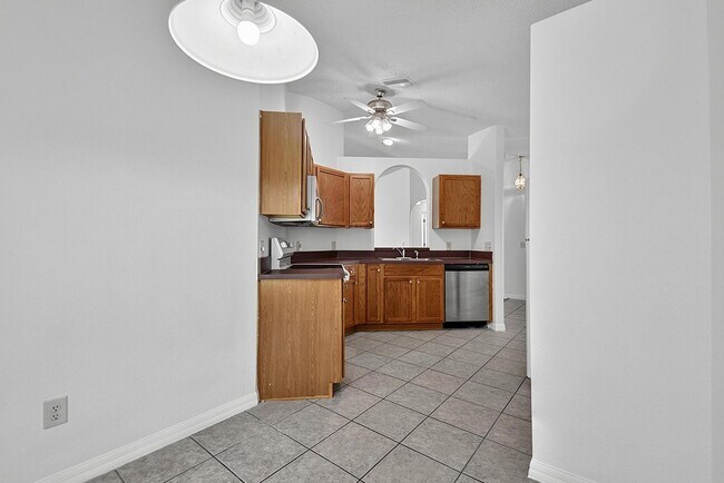 Building Photo - 15 Renmont Ct