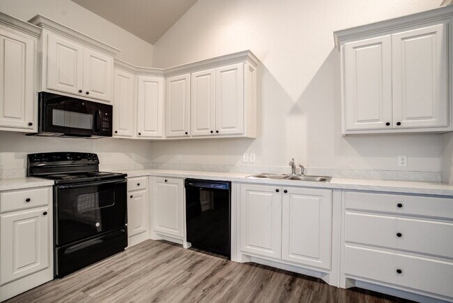 Building Photo - 1/2 off First Months! Rent Newer Cooper Me...