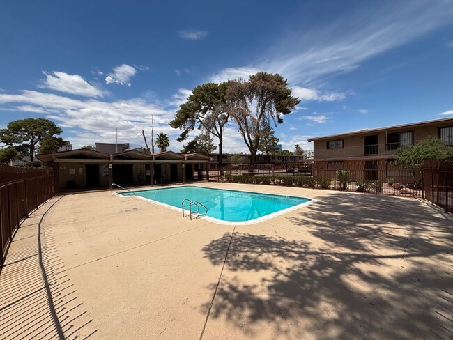 Building Photo - Charming 1Bed/1Bath First-Level Condo!