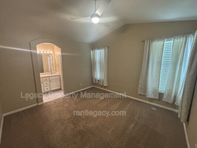 Building Photo - 1724 Magenta Dr