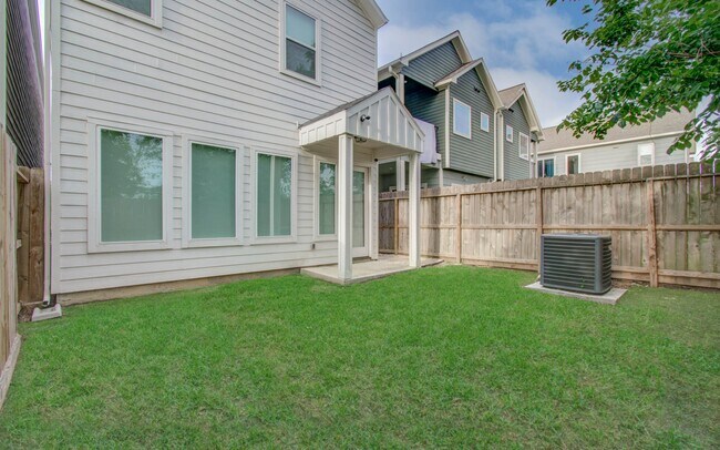 Building Photo - 4612 Oats St