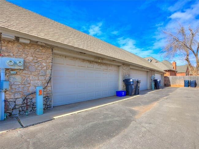 Building Photo - 11912 Shady Trail Ln