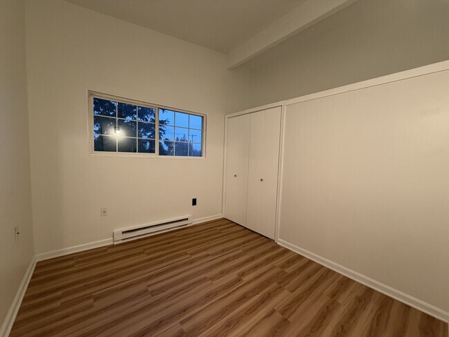 Building Photo - 8428 Maple Ave SE