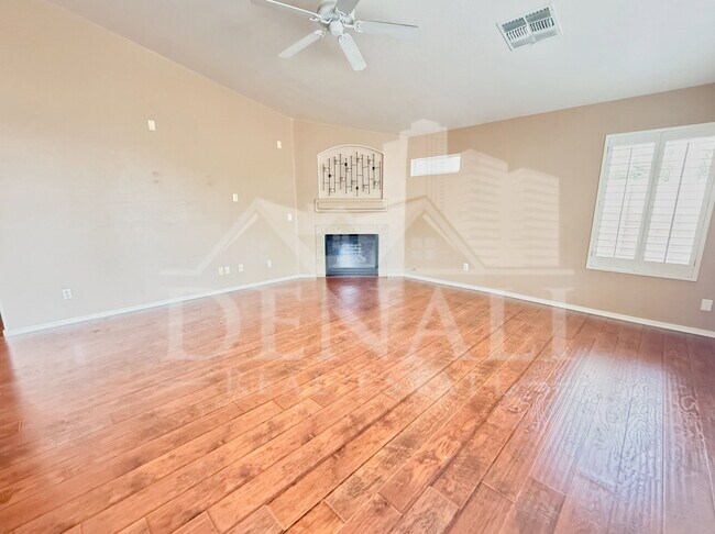 Building Photo - 4330 E Cottonwood Ln