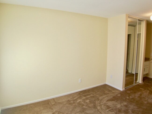 Building Photo - Delightful Upper Unit Mira Mesa Condo Loca...