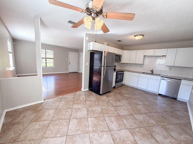 Building Photo - 817 Timbers Dr