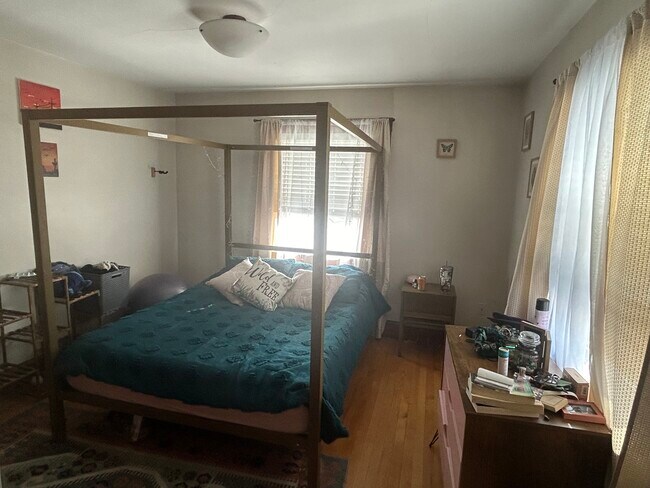 Building Photo - 133 Brook St