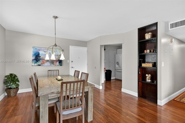Building Photo - 401 Golden Isles Dr